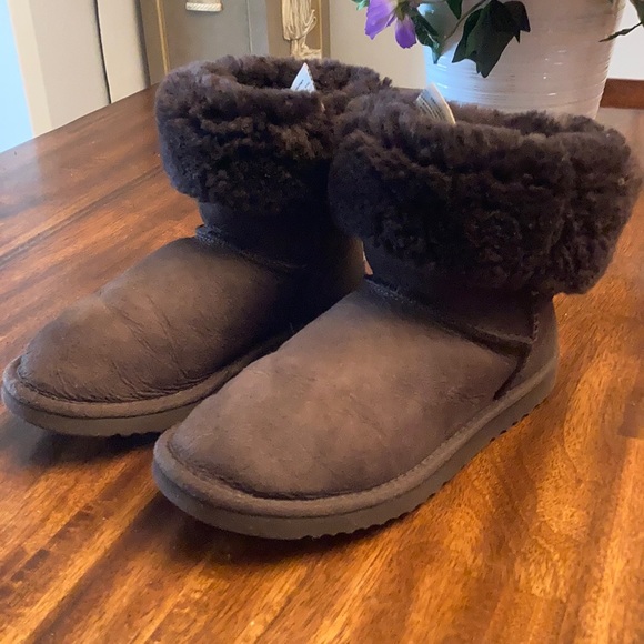 UGG AUSTRALIA CLASSIC SHORT 5825. - Picture 14 of 16